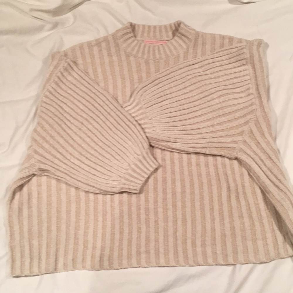 Urban Outfitters 3/4 sleeve sweater